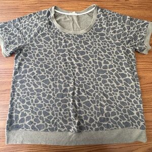 Jane & Delancey army green pattern tshirt size XL